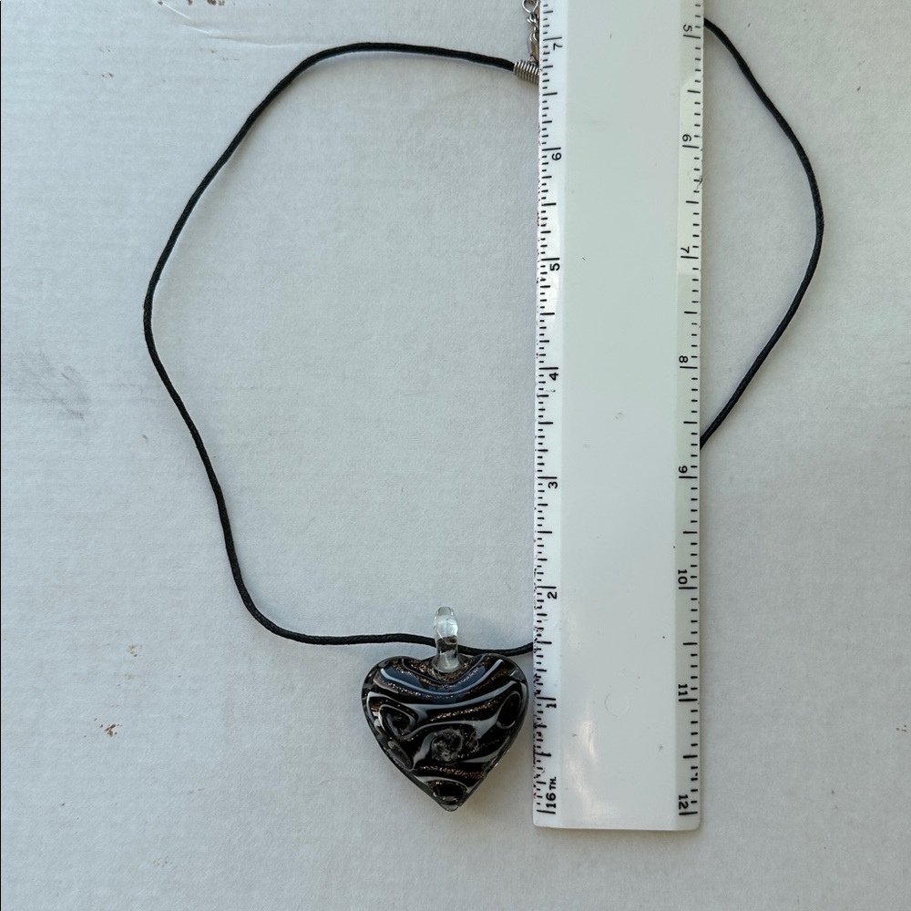 NWOT Black Heart Glass Pendant Necklace - Picture 3 of 3